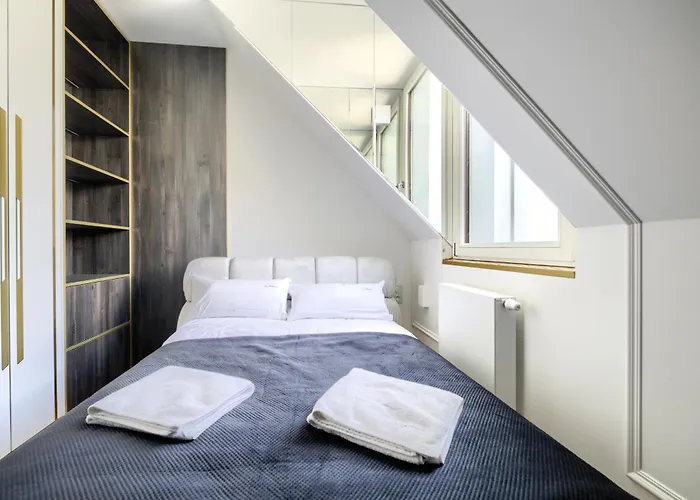 Aboutartapartments - Twin Towers Apartment